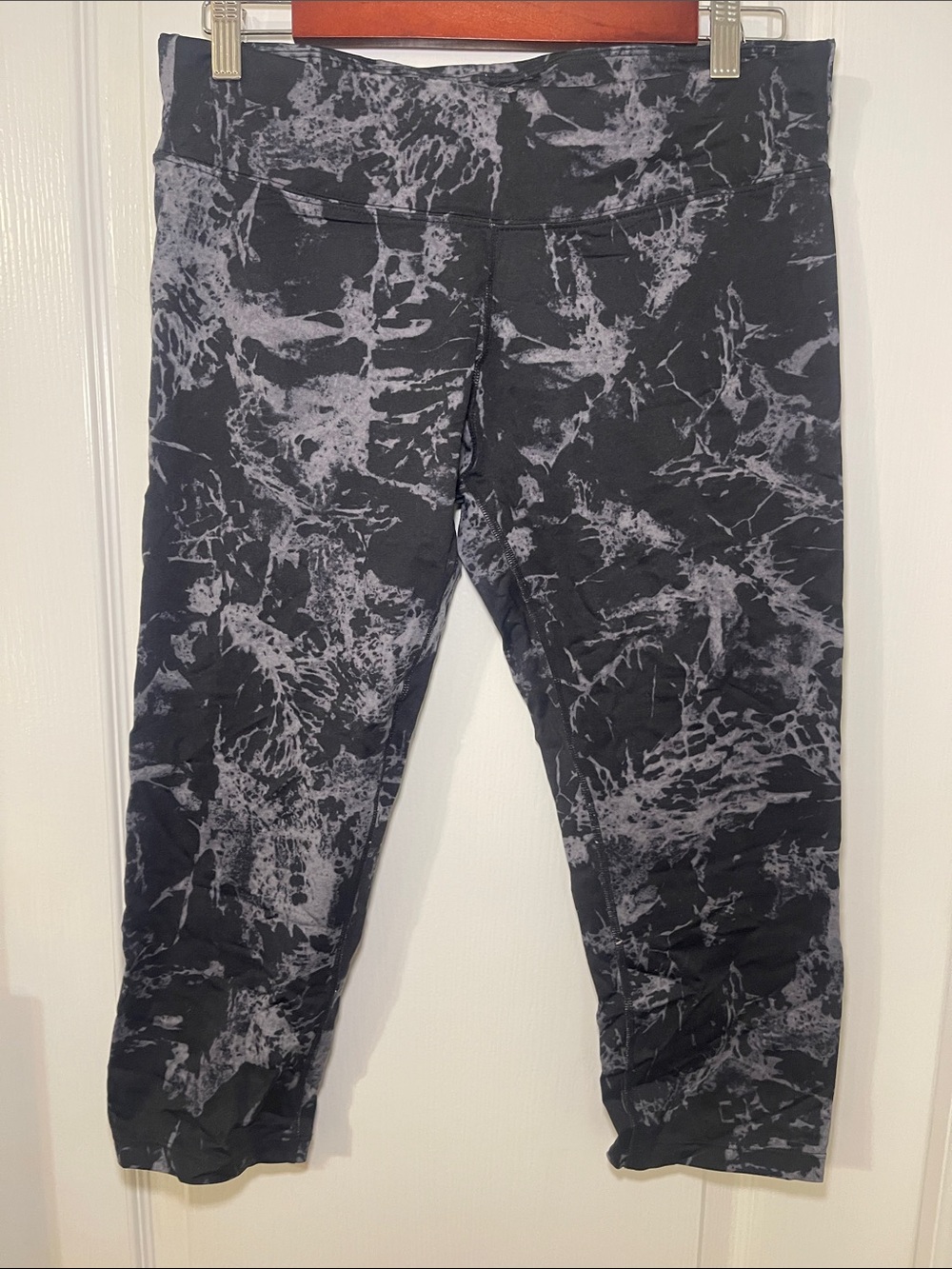 Calvin Klein Black & Gray Marble-Print Leggings